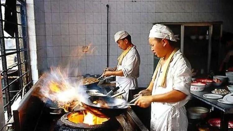 说罢，叶辰又道：而且说实话，就不列颠皇室那点资金，拿个竞拍资格是够，但真想竞拍回春丹，他们根本就没那个实力，无非就是凑个热闹。